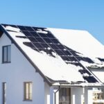 Solaranlage mit Schnee bedeckt